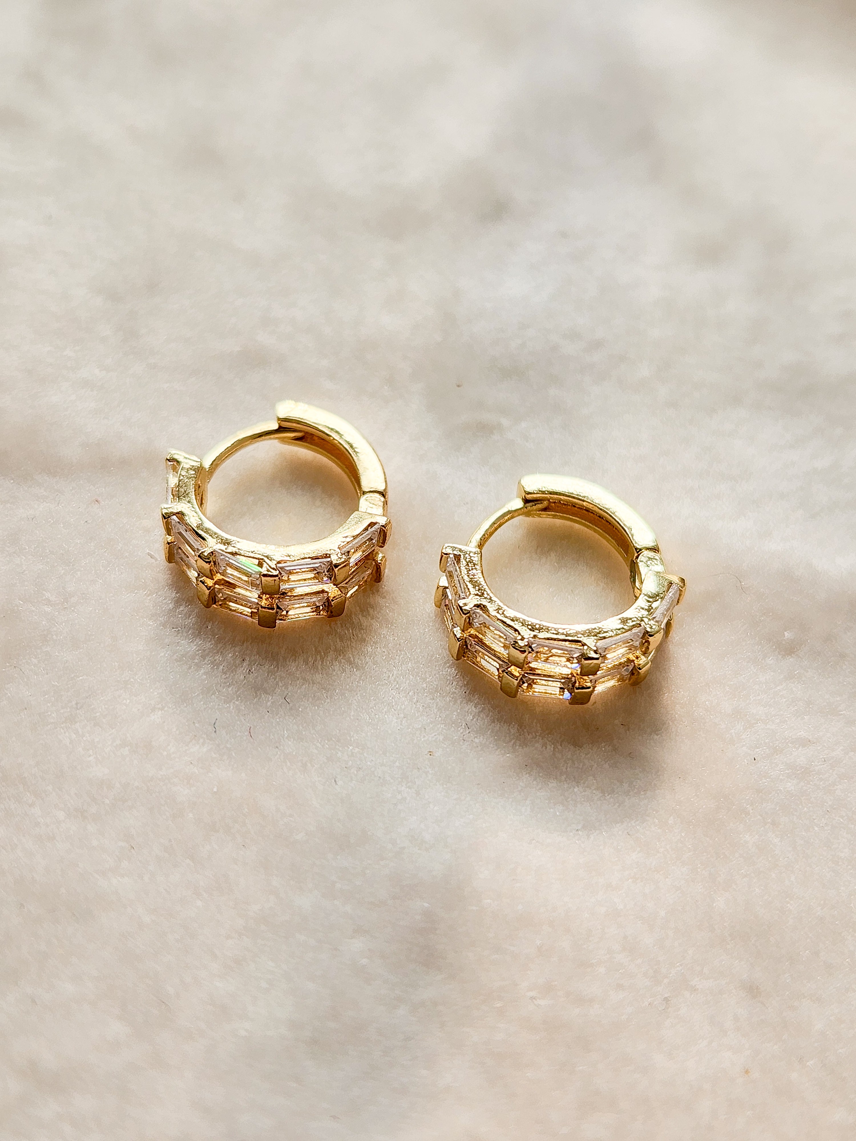 Arete hugguies 2 líneas de zirconias Kooko & Kaanela KKPEQ-602