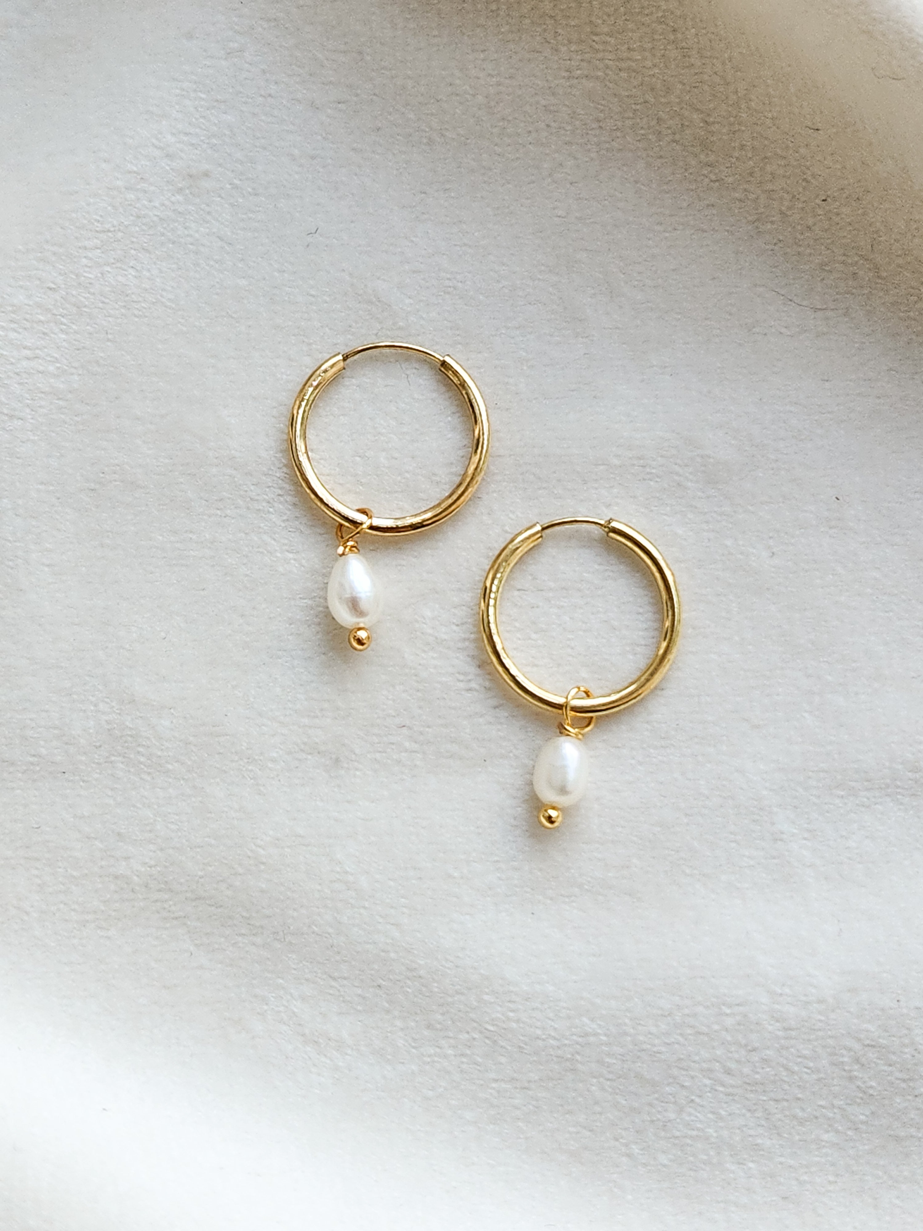 Hoops de presión oro laminado c/ una perla S Pearl´s Libra