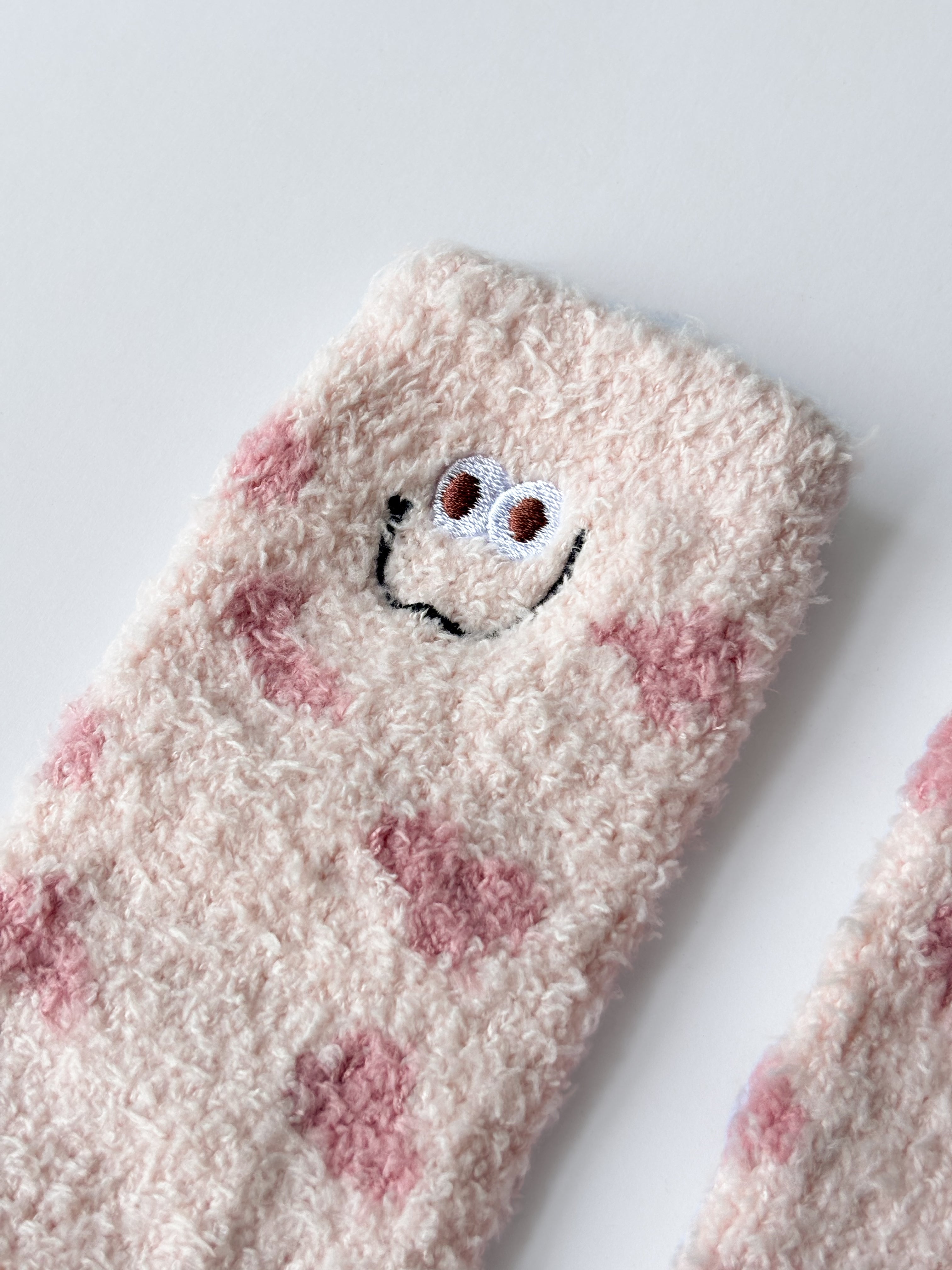 Calcetines peludos con lunares y caritas sonrientes S0760020ASST