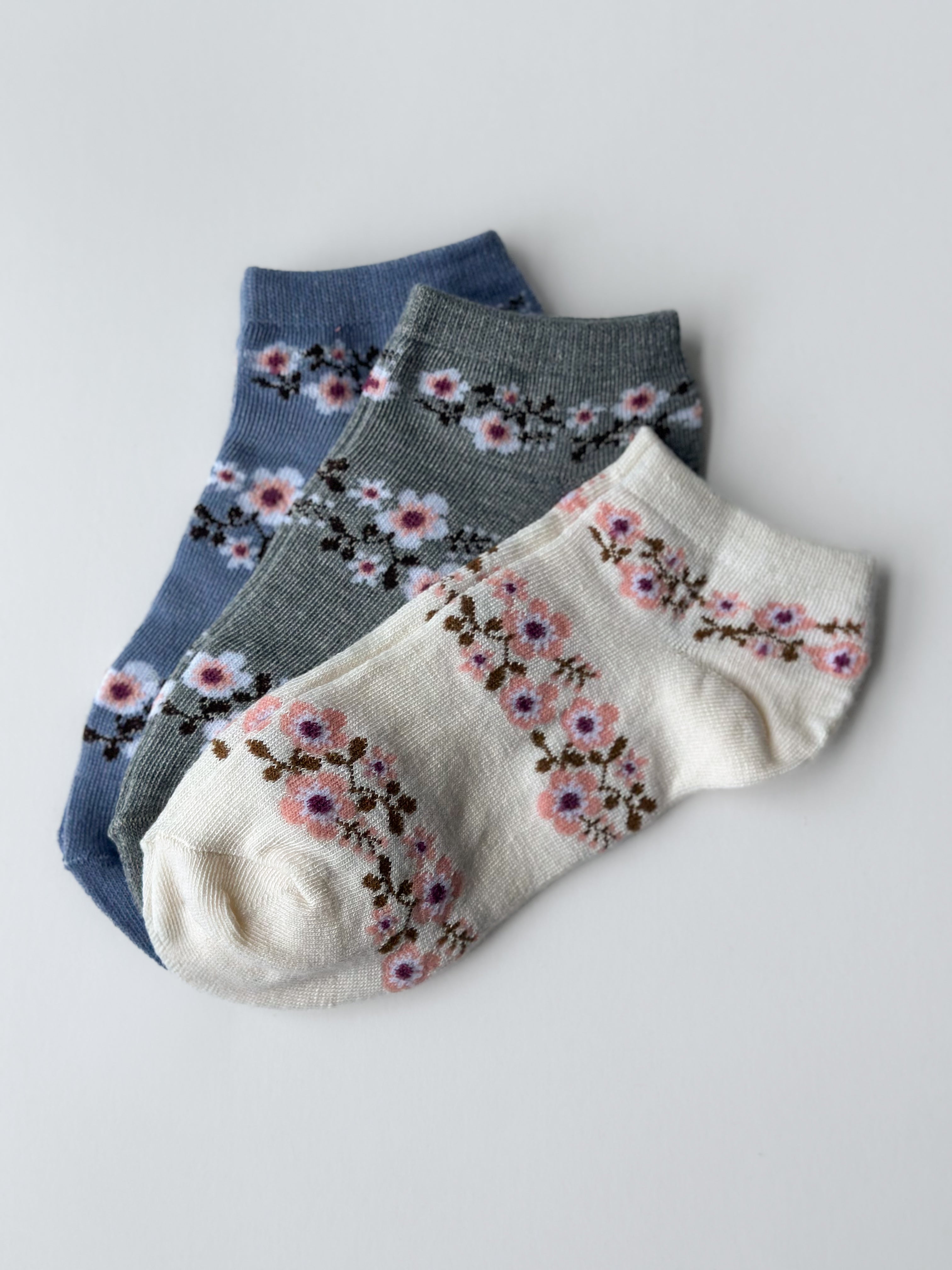 Calcetines bajos con estampado floral para mujer AKB202