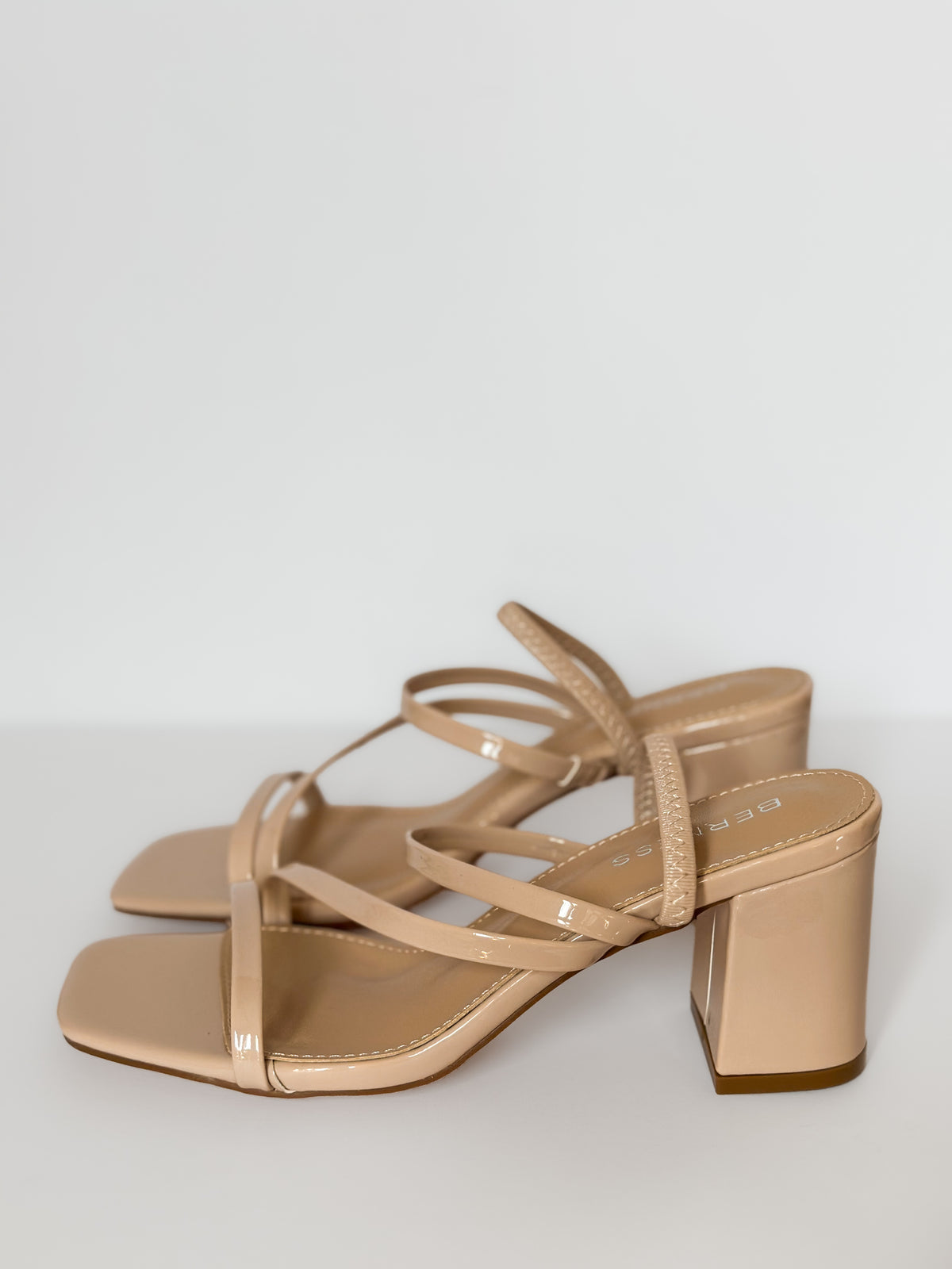 Sandalia con tacon Berness Hattie