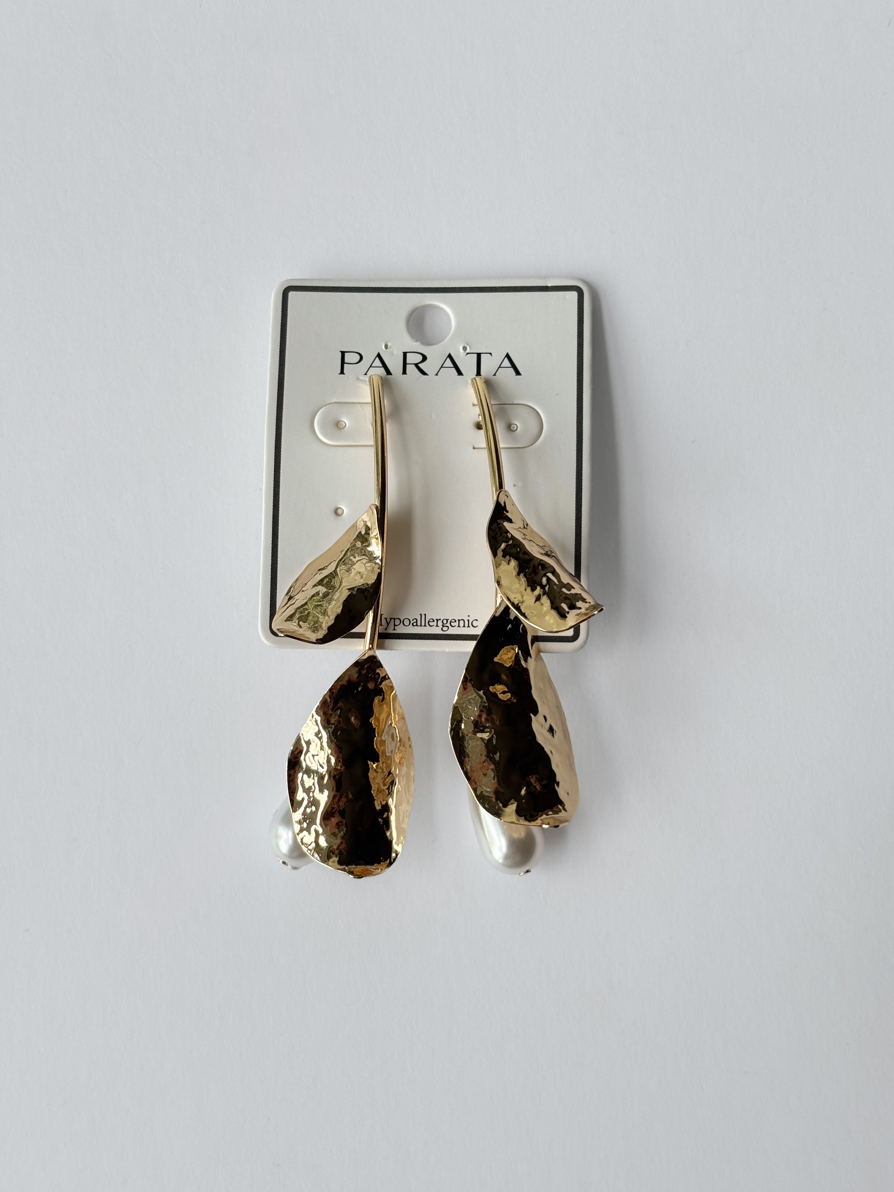 Pendientes colgantes de perlas con forma de hoja martillada BE1100