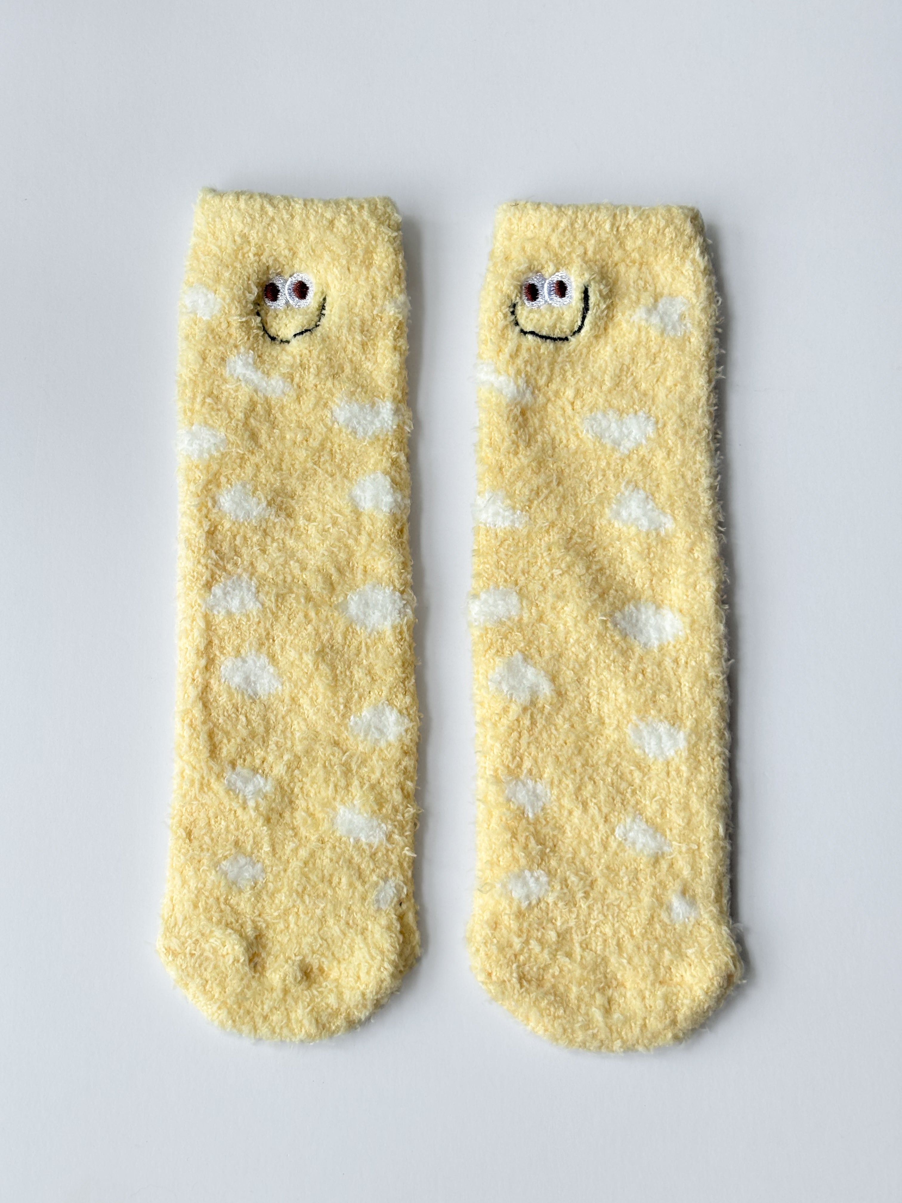 Calcetines peludos con lunares y caritas sonrientes S0760020ASST