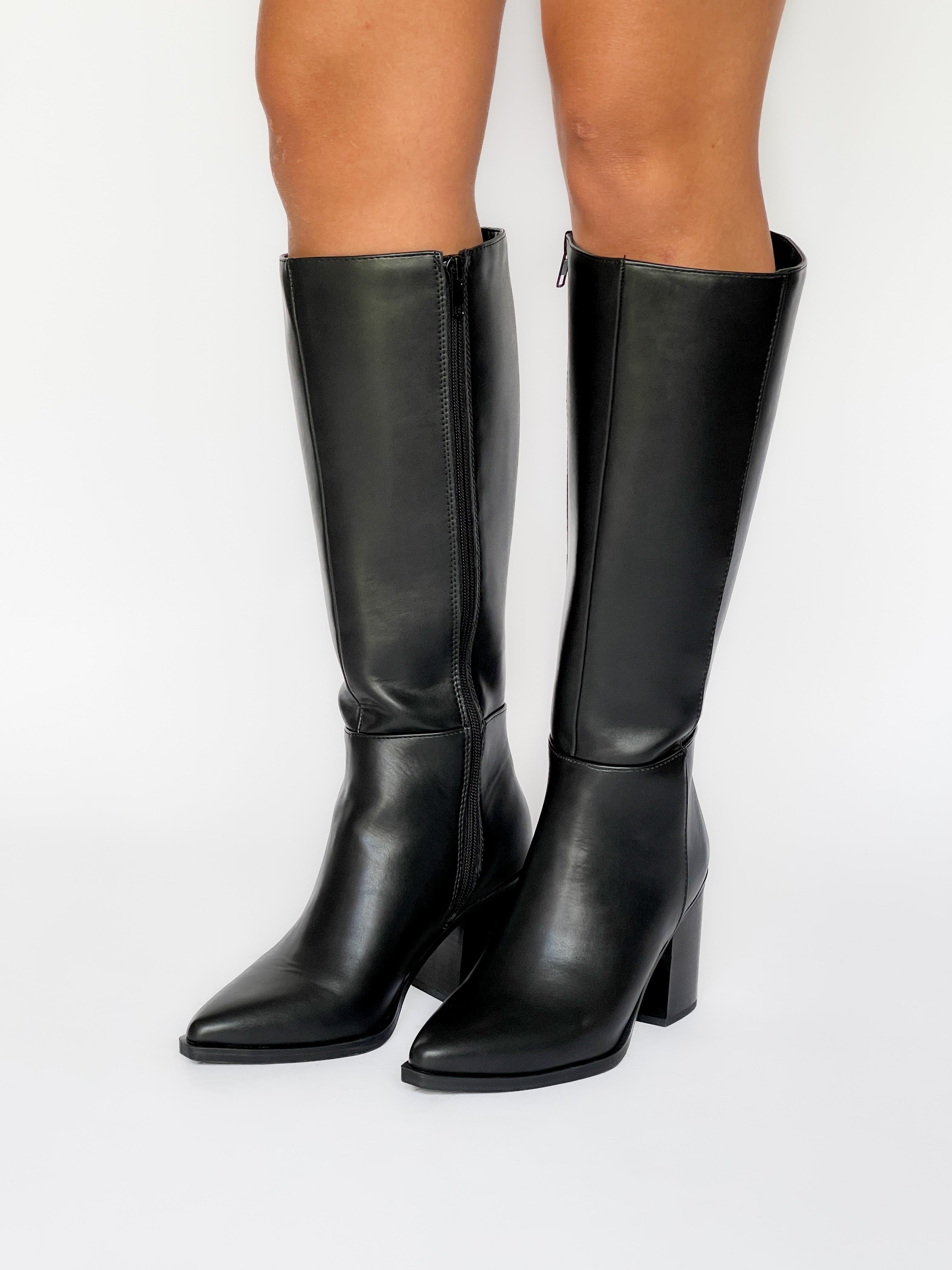 Bota Soda negro para mujer, diferentes tamaños y material resistente