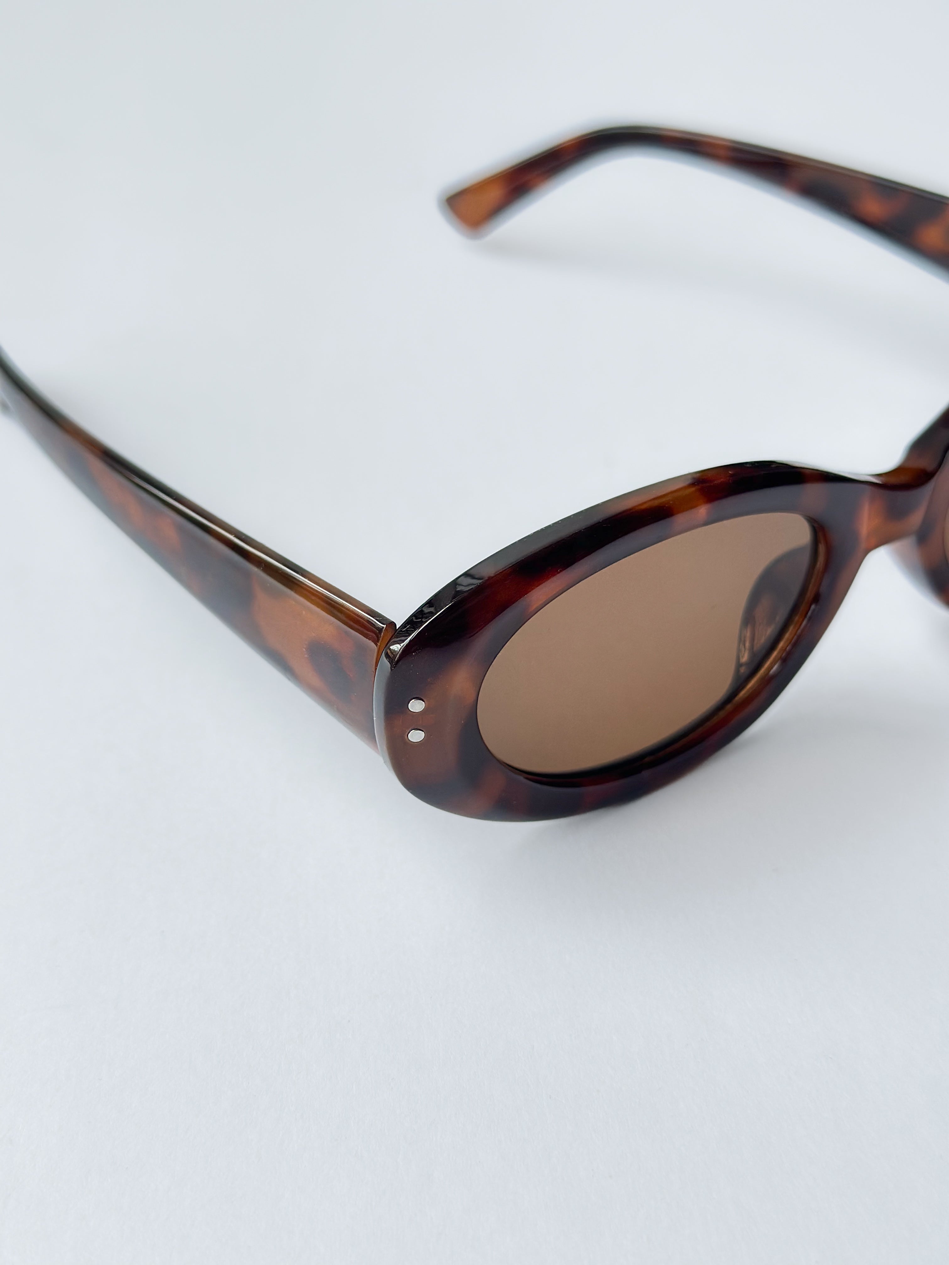 Lentes de sol redondas retro AM15047