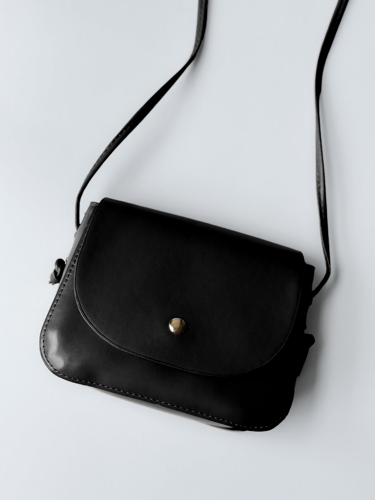 Bolso bandolera Essential de piel sintética suave KB28744