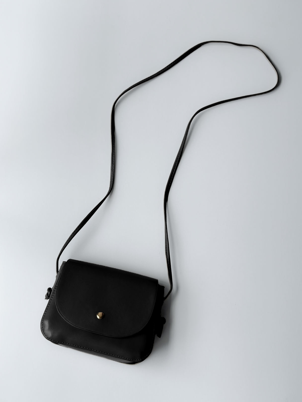 Bolso bandolera Essential de piel sintética suave KB28744