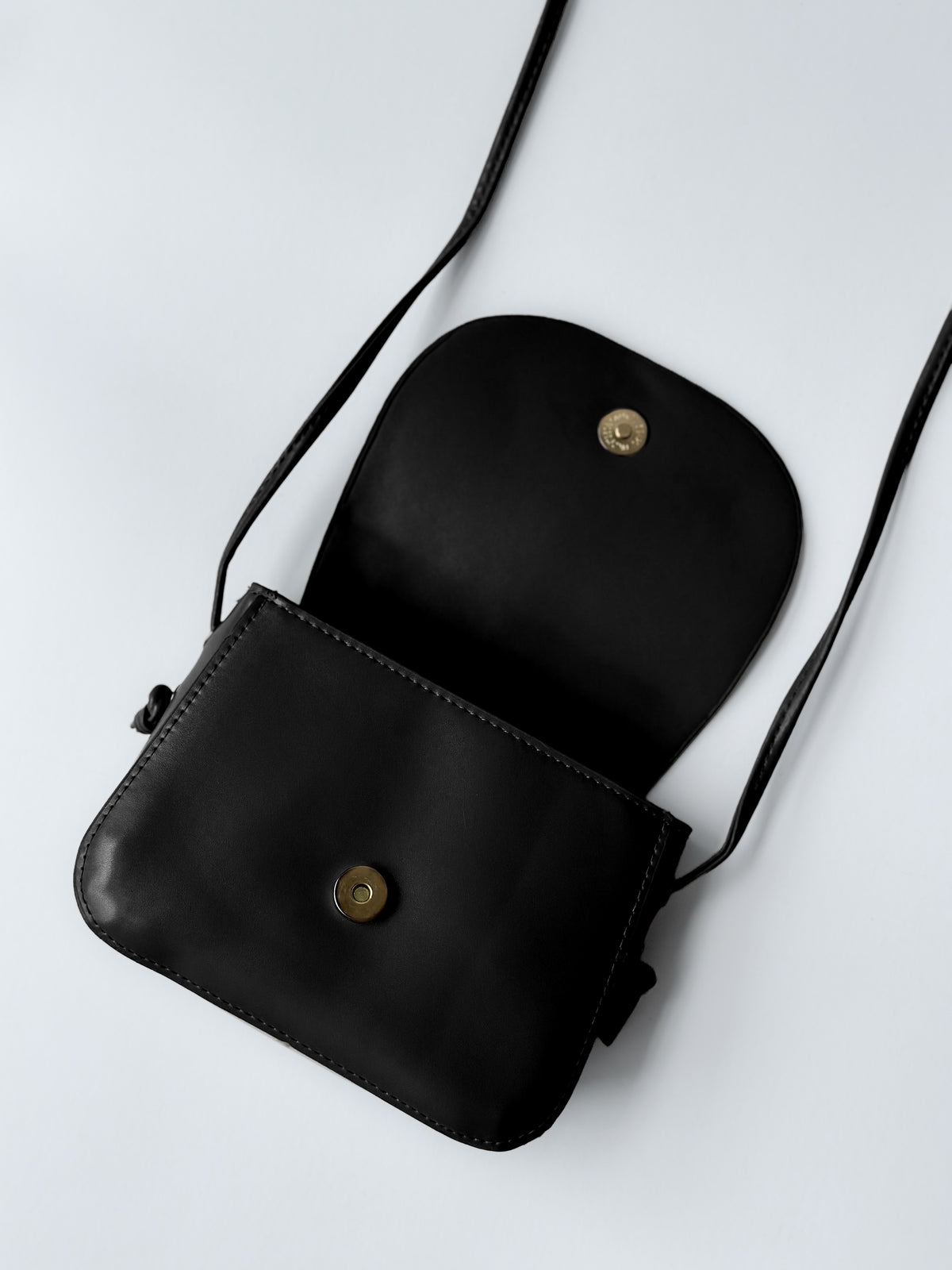 Bolso bandolera Essential de piel sintética suave KB28744