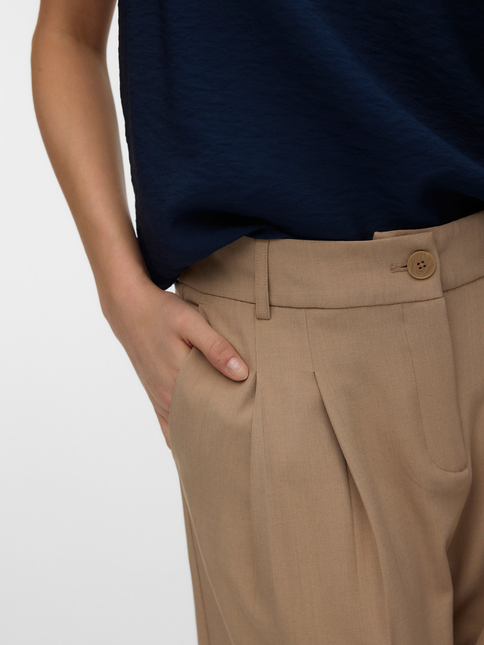 Pantalón Vero Moda Isaline Wide Fit Cintura Media  10340967